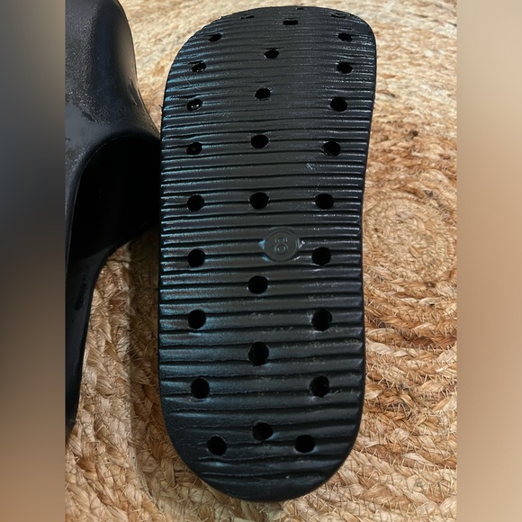 women’s rubber slides - Picture 2 of 4